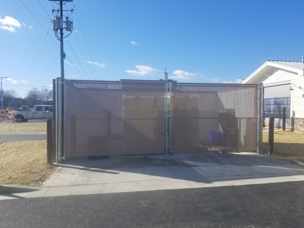 chain link with beige slats