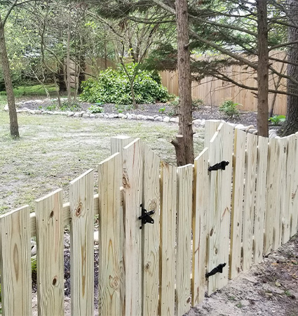 scalloped picket fence